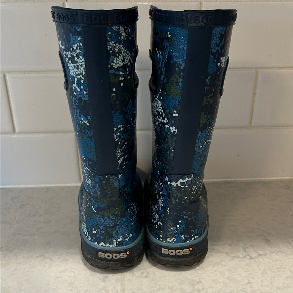 Bogs Kids Blue Camo Rain Boots - Picture 4 of 7